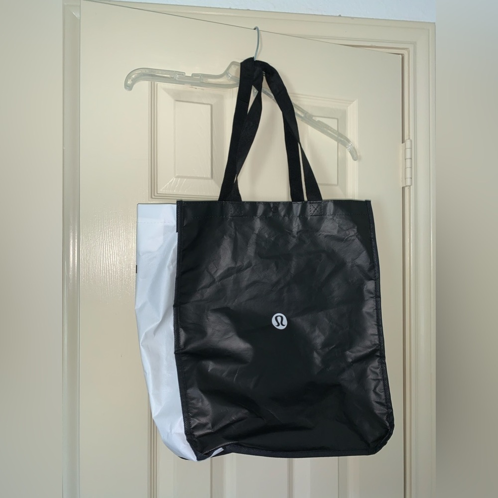 LULULEMON BLACK WHITE VINYL TARP TOTE 16 x 14 EUC GYM SCHOOL YOGA SHOPPING